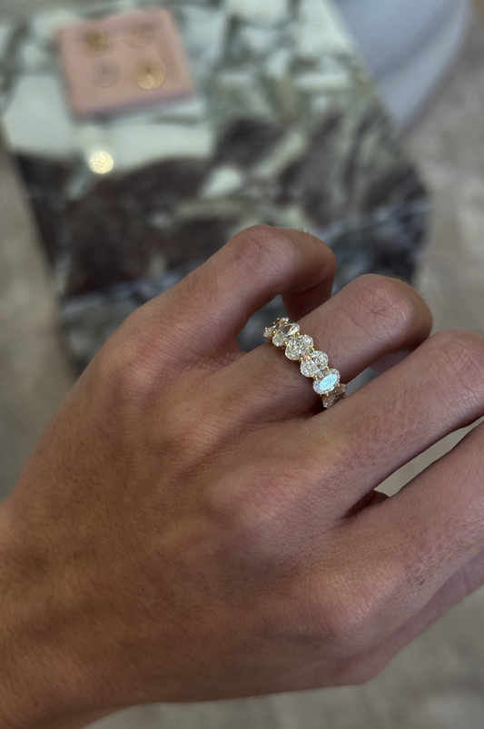 Oval Cut half-eternity Band (0.40ct each )