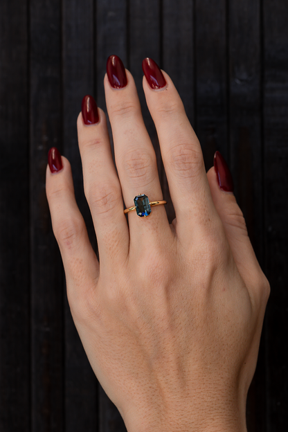 2.12CT Blue Sapphire Compass Setting Ring