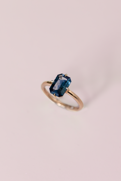 2.12CT Blue Sapphire Compass Setting Ring