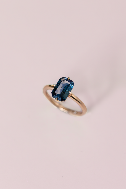 2.12CT Blue Sapphire Compass Setting Ring